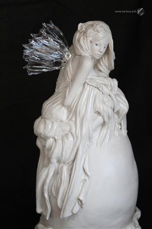 argile - sculpture - Océanide, la Belle sur l'Oeuf du Dragon - Mylène La Sculptrice)