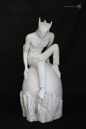 argile - sculpture - Téthra, l'avatar sur l'oeuf du dragon - Mylène La Sculptrice)