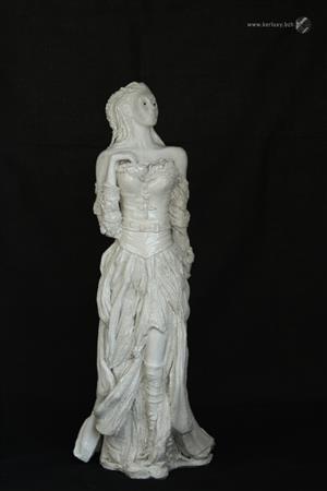 carved glass - sculpture - The Medieval Woman wearing a cross - Mylène La Sculptrice)