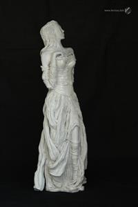 sculpture - The Medieval Woman wearing a cross - Mylène La Sculptrice
