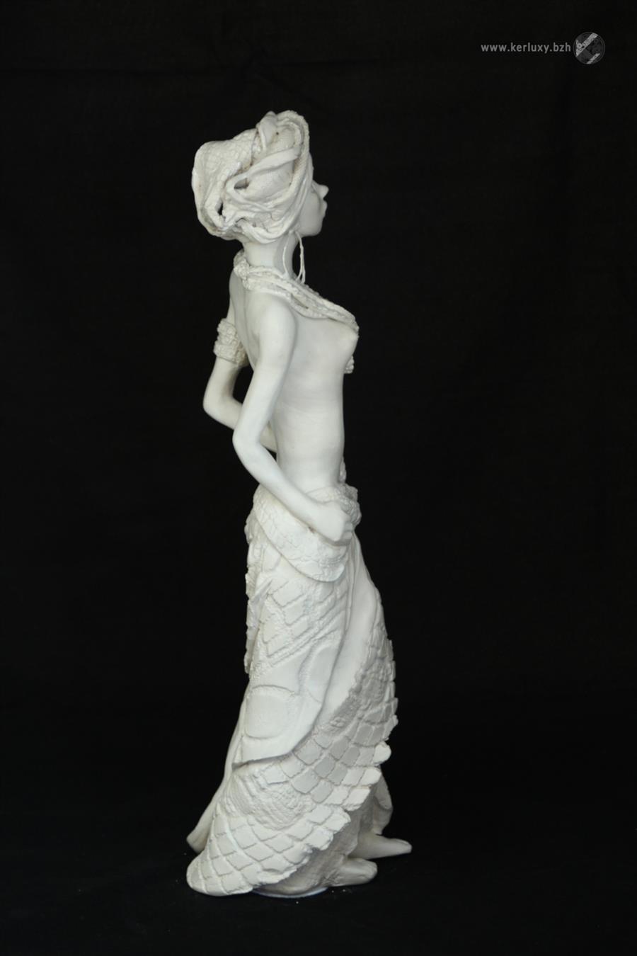 sculpture - African woman with the 4 rings - Mylène La Sculptrice