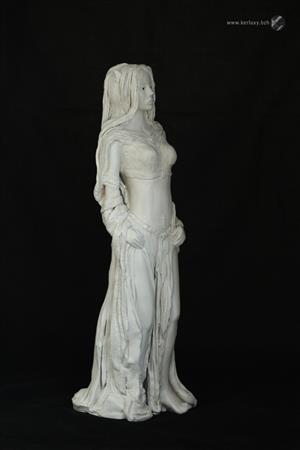 Noir et Blanc - Sylvine,  l'Elfe à la chevelure divine - Mylène La Sculptrice)